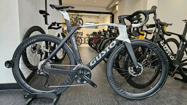 Vélo de route Gusto Evo Pro