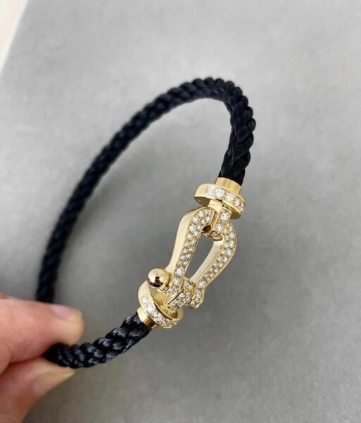Bracelet en cuir doré élégant