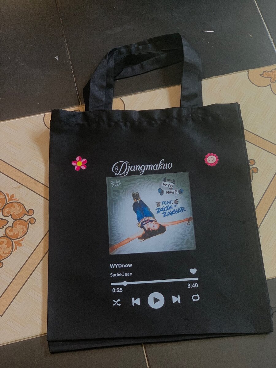 Tote bag