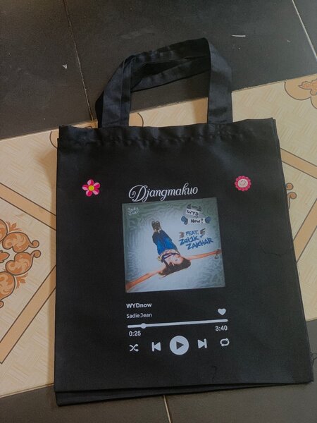 Tote bag
