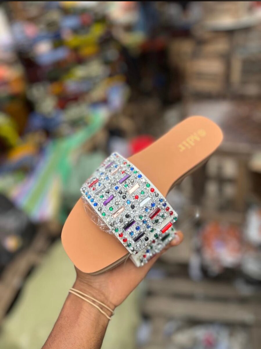Sandales à strass colorés