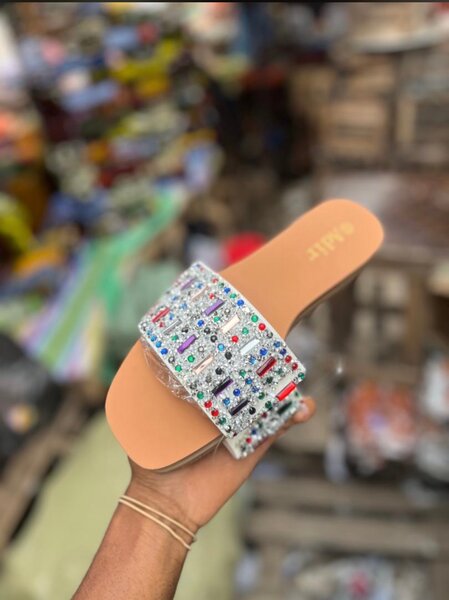 Sandales à strass colorés