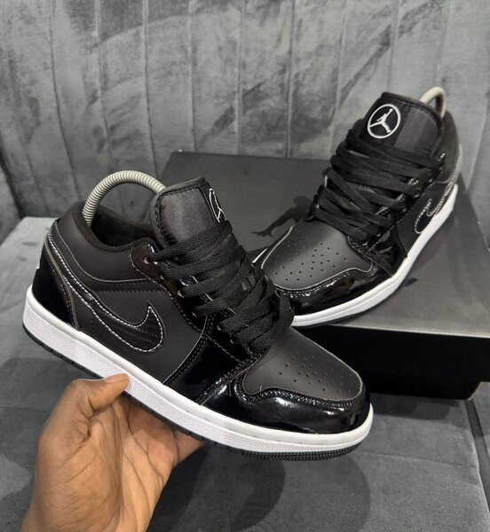 Baskets basses noires élégantes