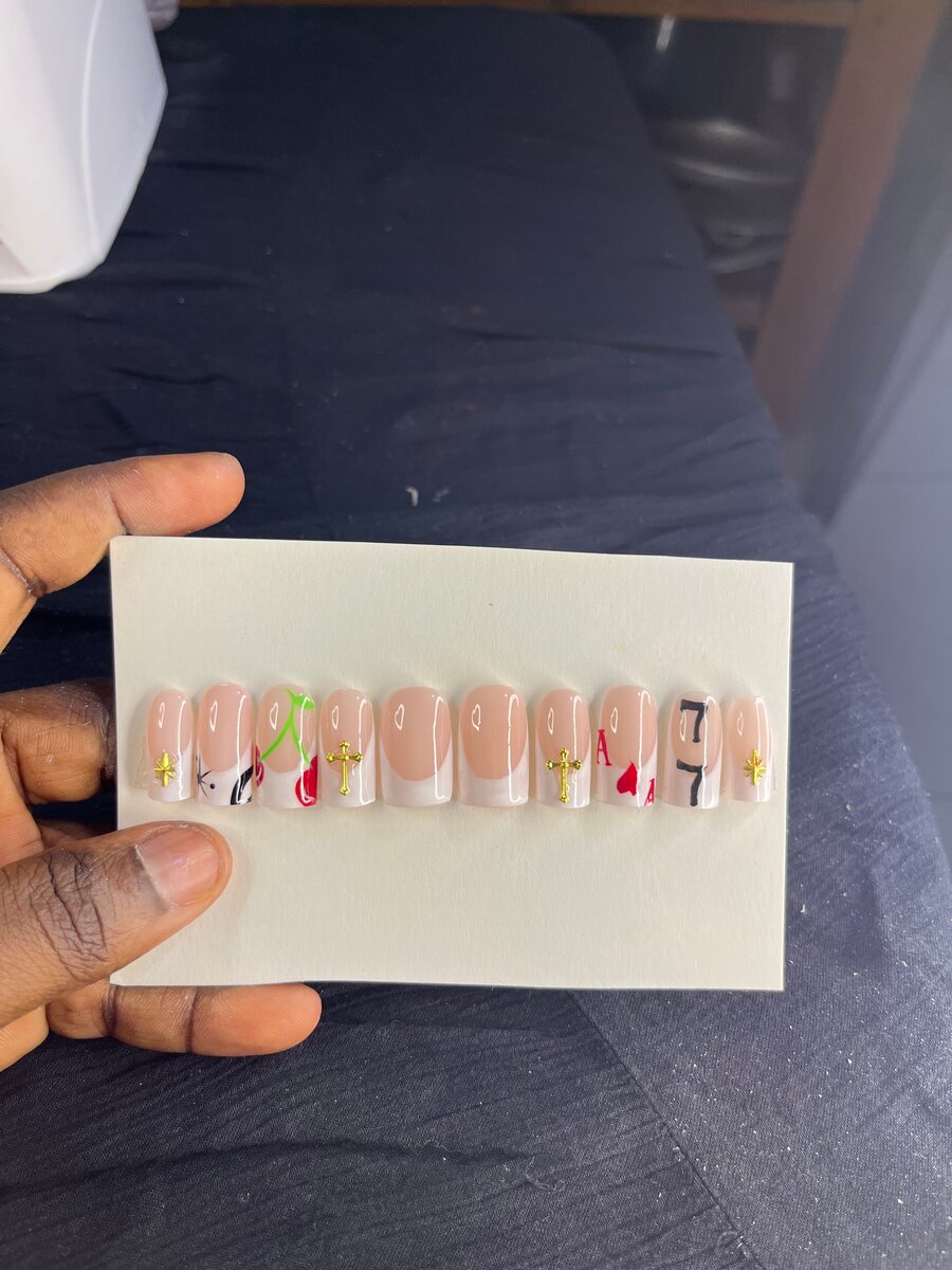 Press on nails