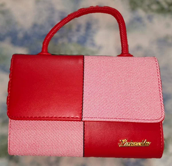 Sac à main chic bicolore