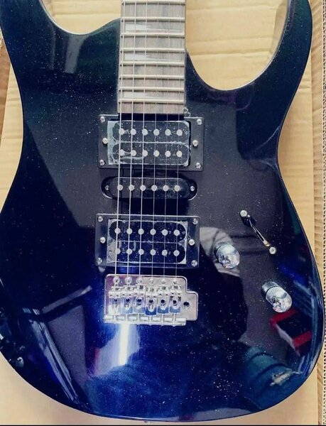 Guitare électrique noire élégante