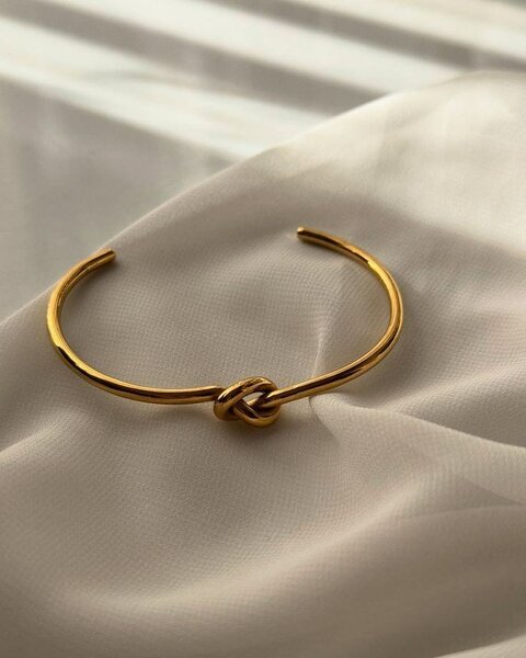Bracelet doré tendance, chic