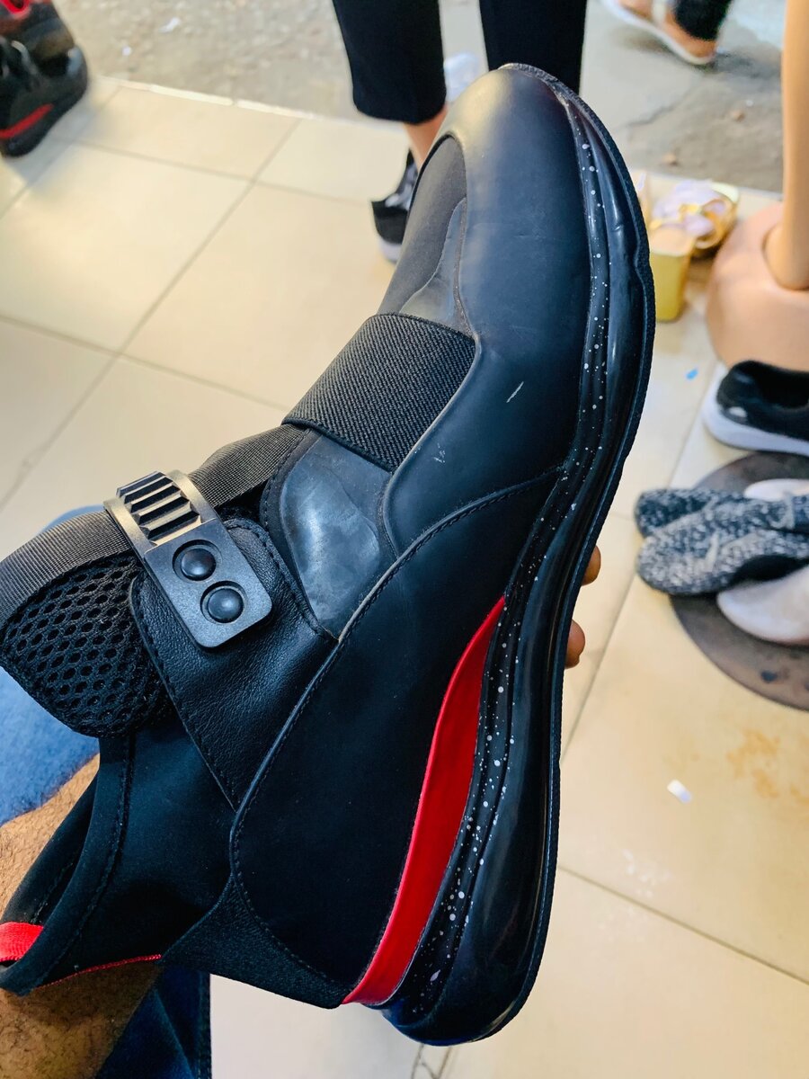 UNISEX SNEAKERS BLACK & RED