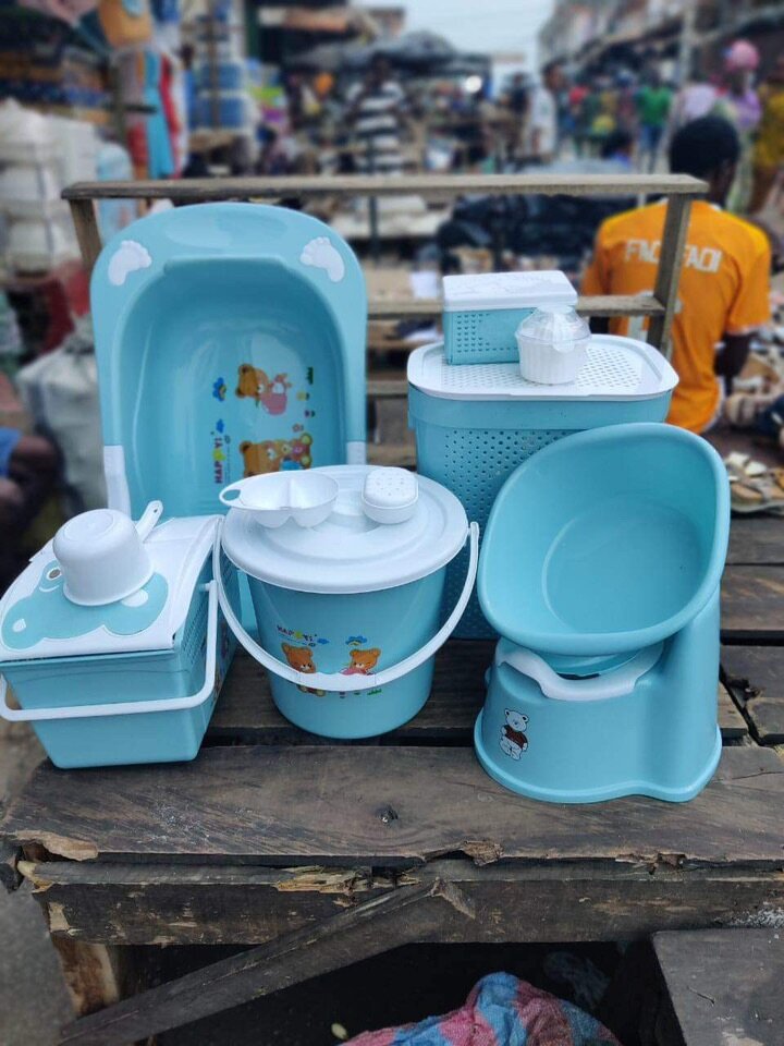 Baignoire, berceau, articles bébé