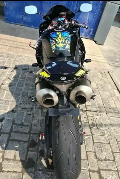 Yamaha R1 moto sport