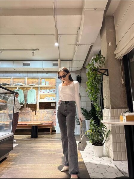 кофта и джинсы клеш