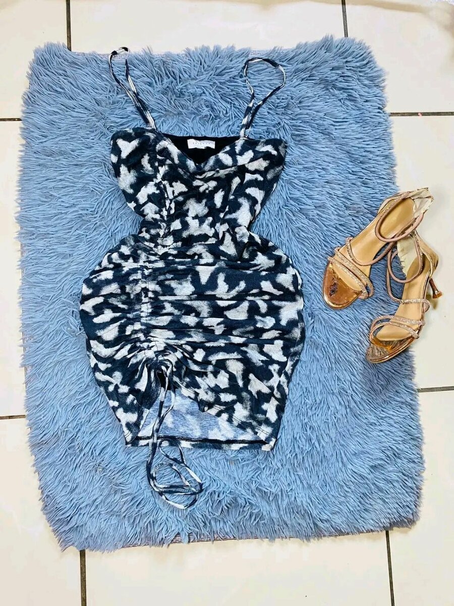 Robe moulante à imprimé tendance