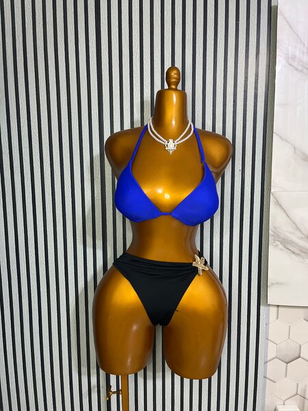 Bikini bleu et noir élégant