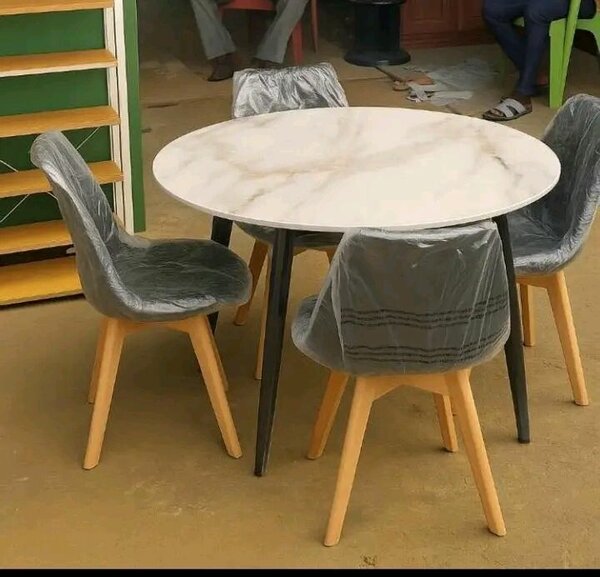 Table de salle à manger en verre