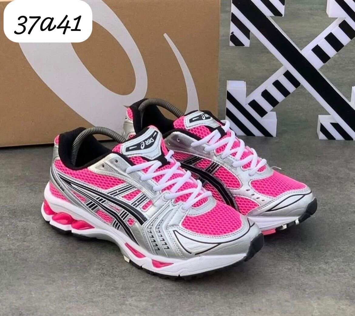 Chaussures de course légères Asics