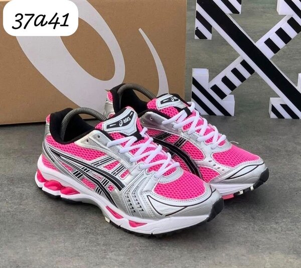 Chaussures de course légères Asics