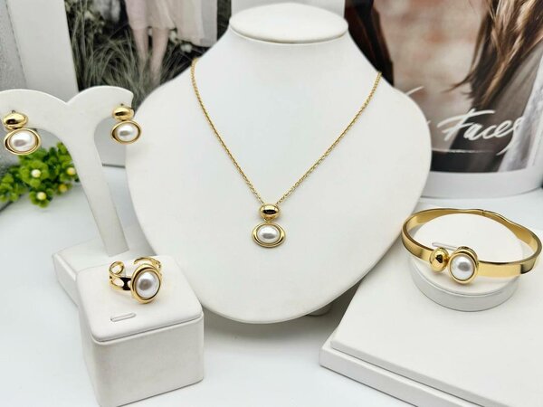 Parure élégante perles dorées