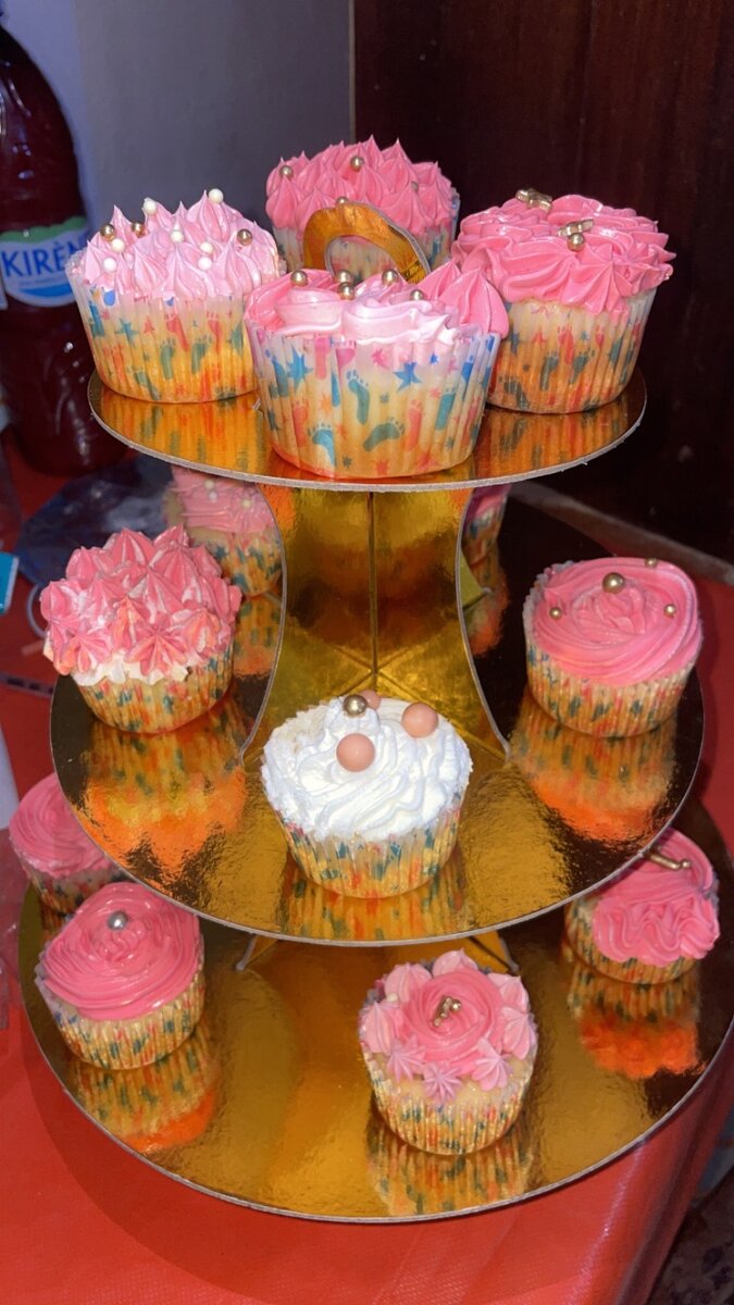 15 Cupcakes et l´etagere