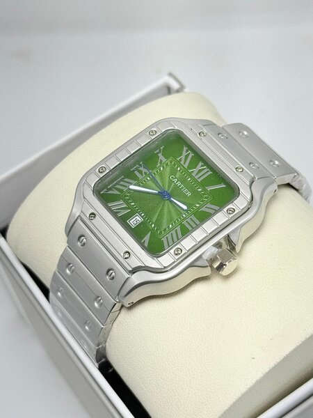 Montre élégante en acier