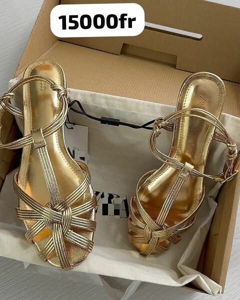 Sandales dorées élégantes