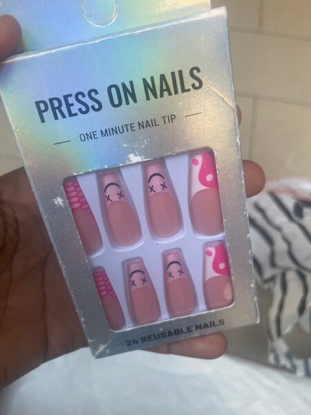 Ongles adhésifs réutilisables