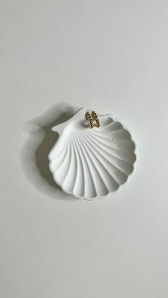 Shell tray