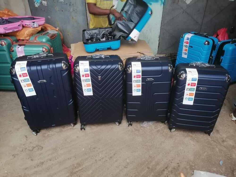 3 valises rigides élégantes