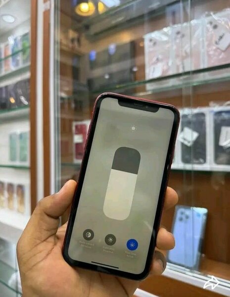 iPhone XR rouge puissant