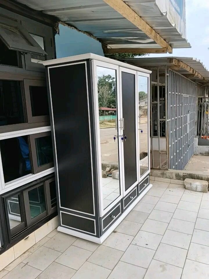 Armoire dressing noir et blanc