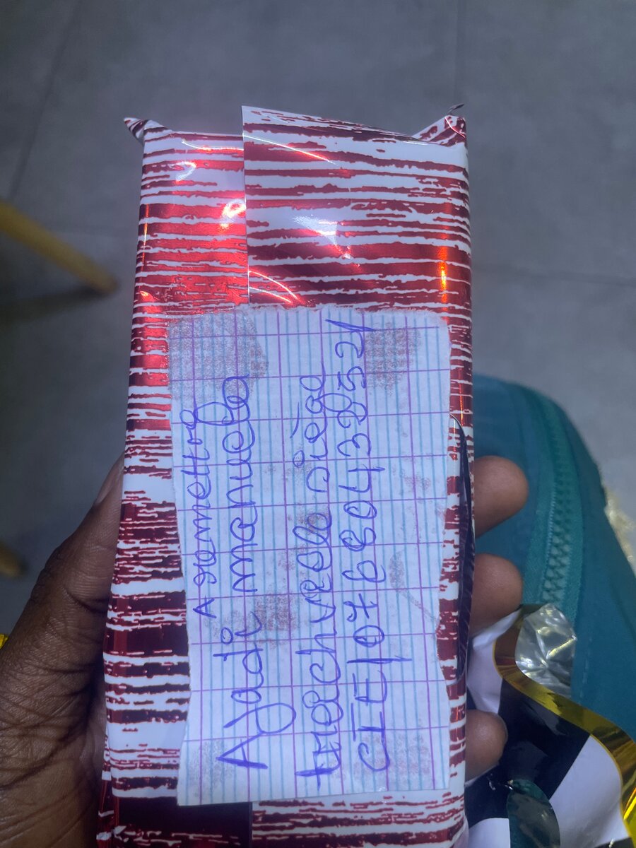 Papier cadeau rayé élégant