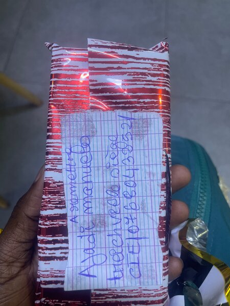 Papier cadeau rayé élégant