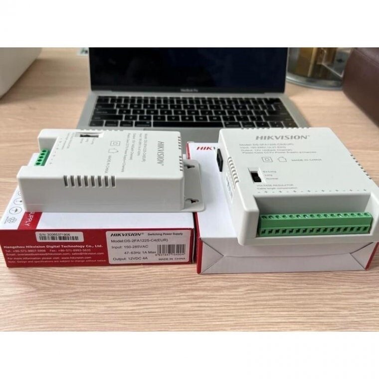 Hikvision (DS-2FA1205-D8) 8 Channel Power Supply