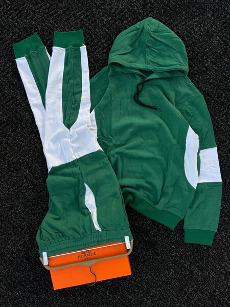 Ensemble de survêtement moderne