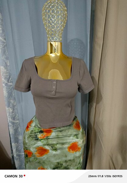 Top ajusté à col carré