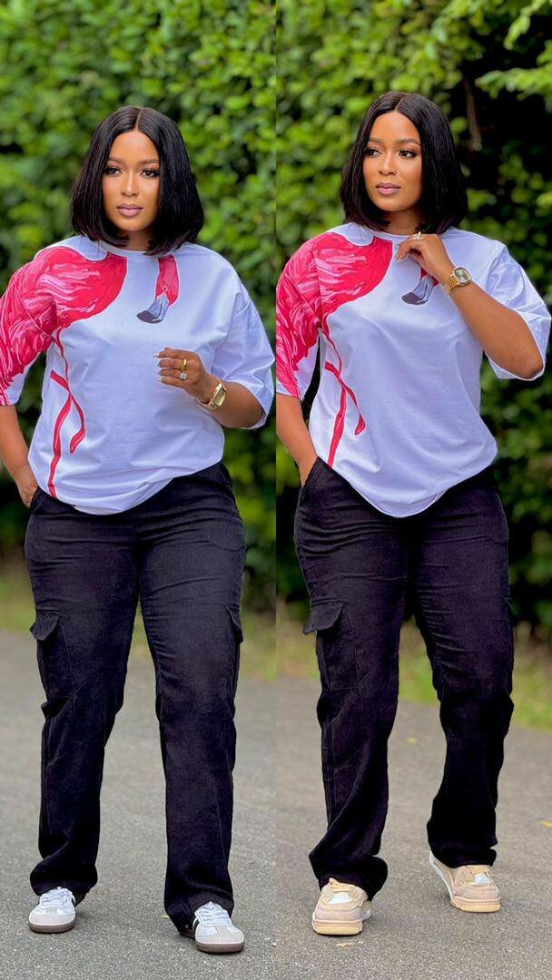 Women's 2-piece suit, T-shirt and cargo pants