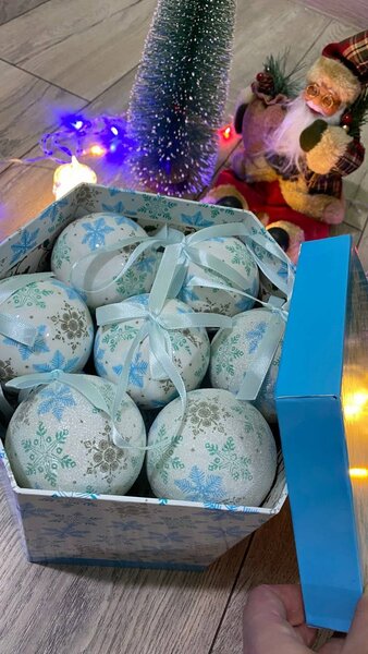 Новогодний игрушки