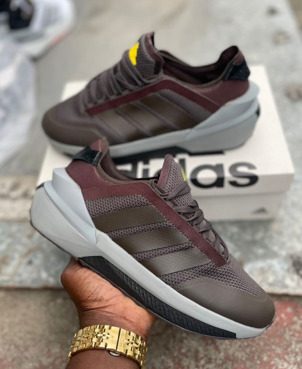 chaussure de sport Adidas Avry