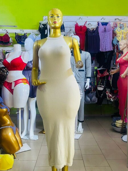 Robe longue sans manches élégante pour femme