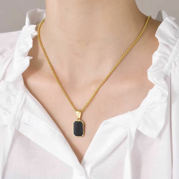 Collier pendentif onyx noir