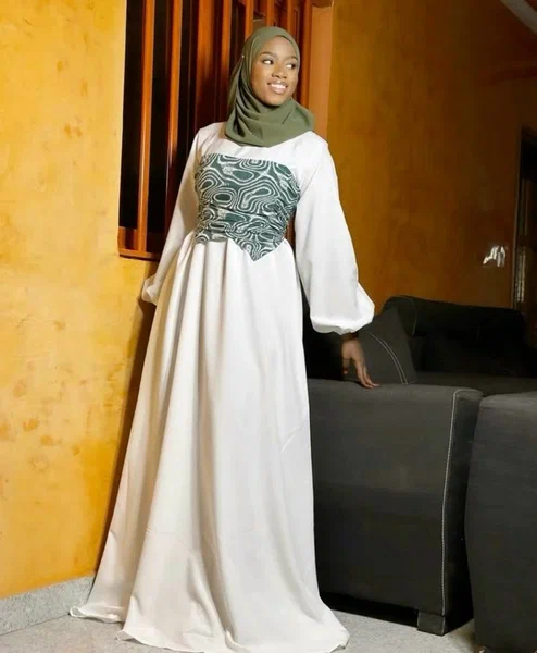 Robe élégante avec corset