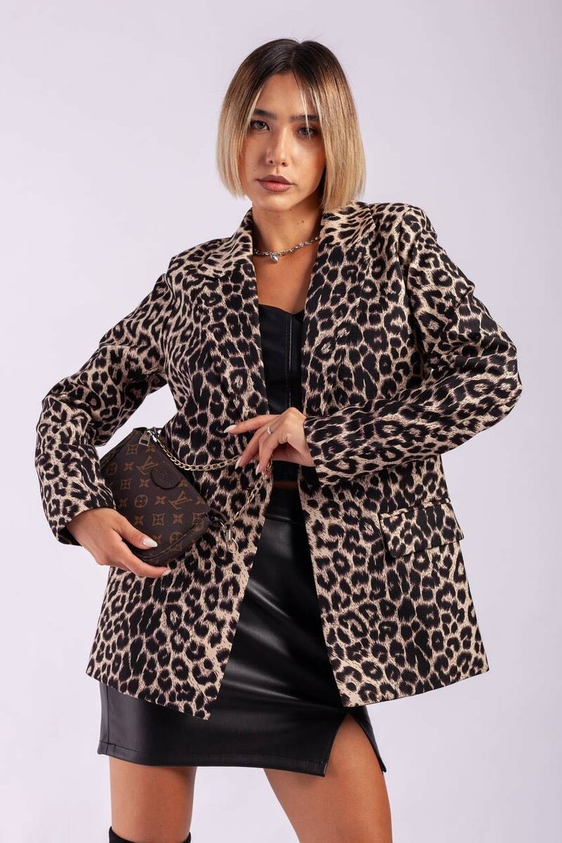 Костюм только оптом!