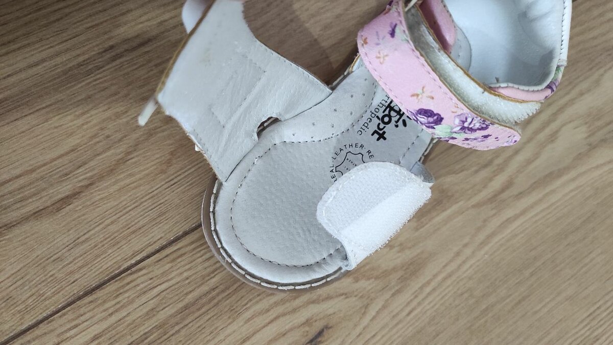 Продаю кожаные ортопедические сандалии (басаножки).