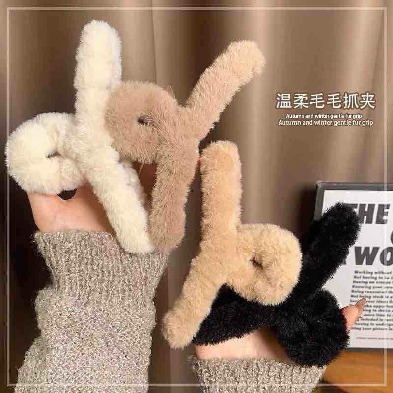 Hair clips available 20 cedis each