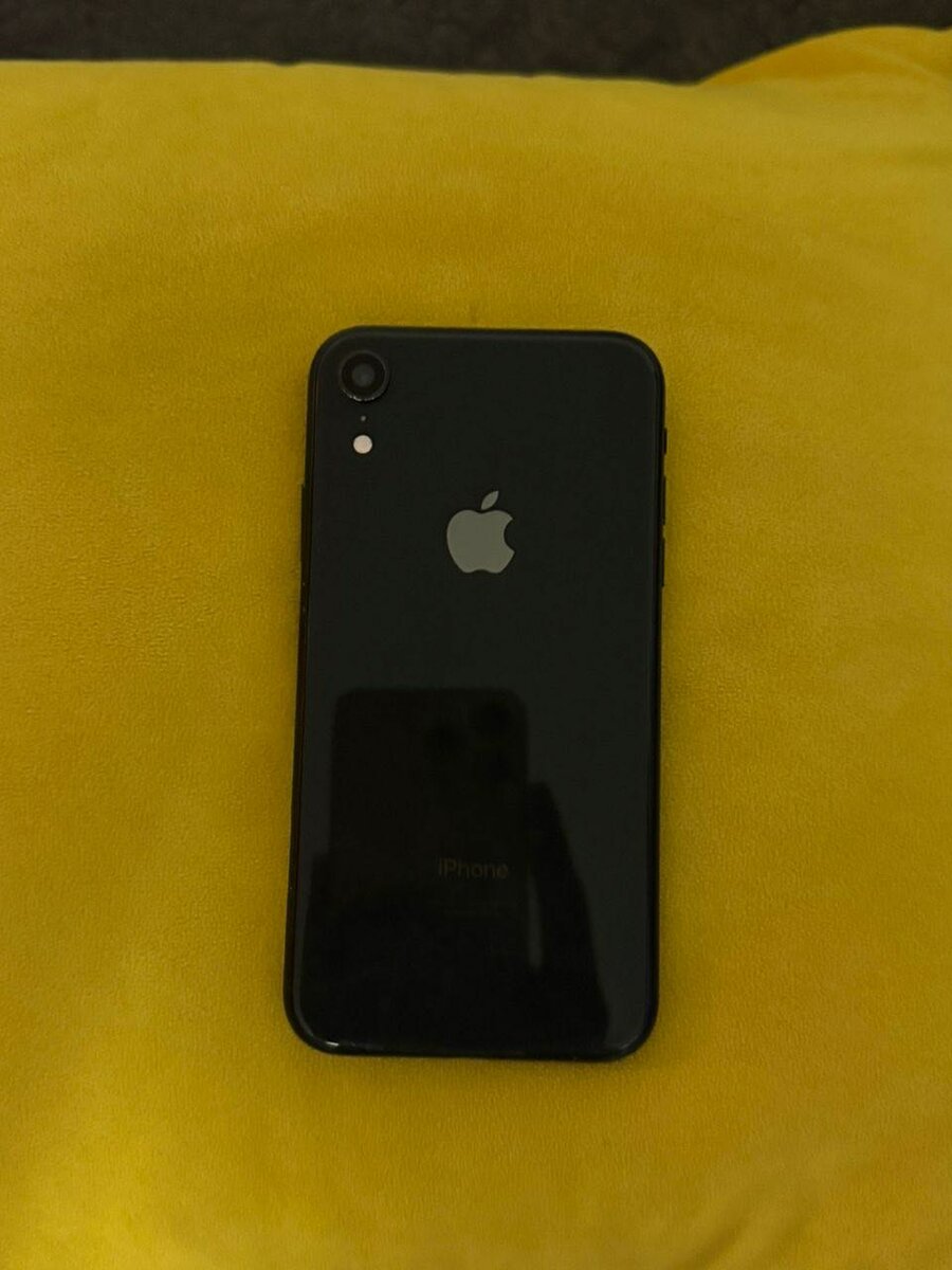 iPhone XR noir, 64 Go
