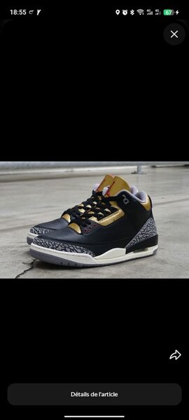 Chaussures de sport noires et dorées