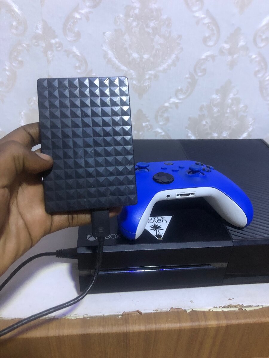 Xbox one with 1pad and 7games