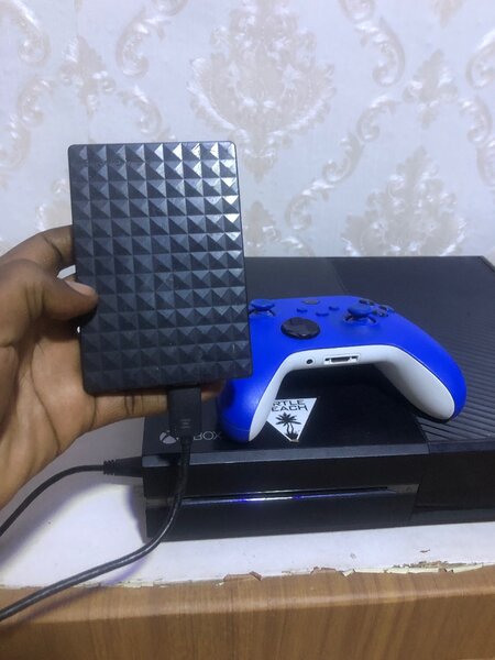 Xbox one with 1pad and 7games