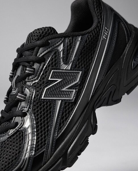 NEW BALANCE 740 BLACK