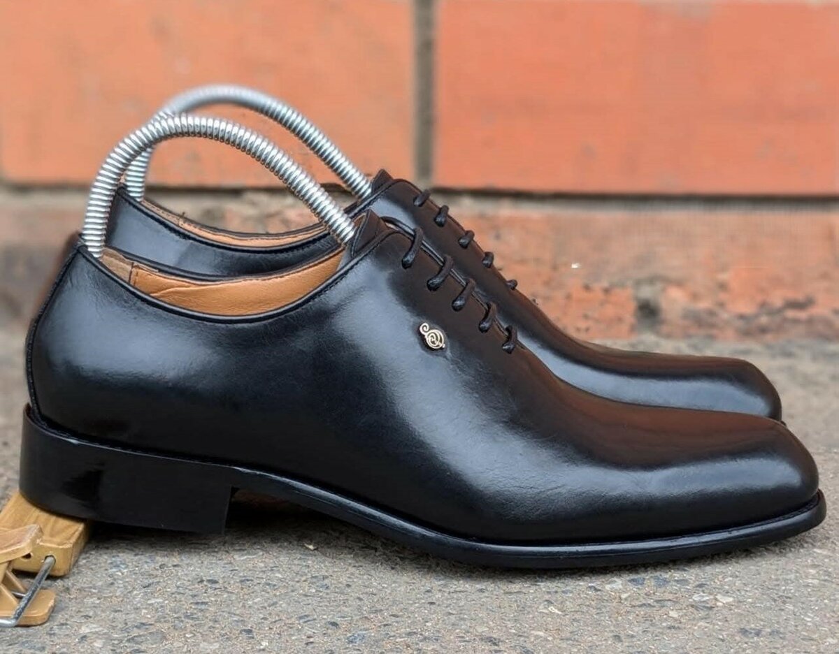 Chaussures de couleur noire