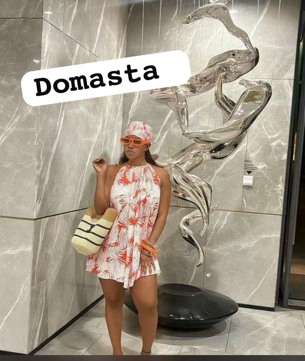 Robe courte à fleurs orange